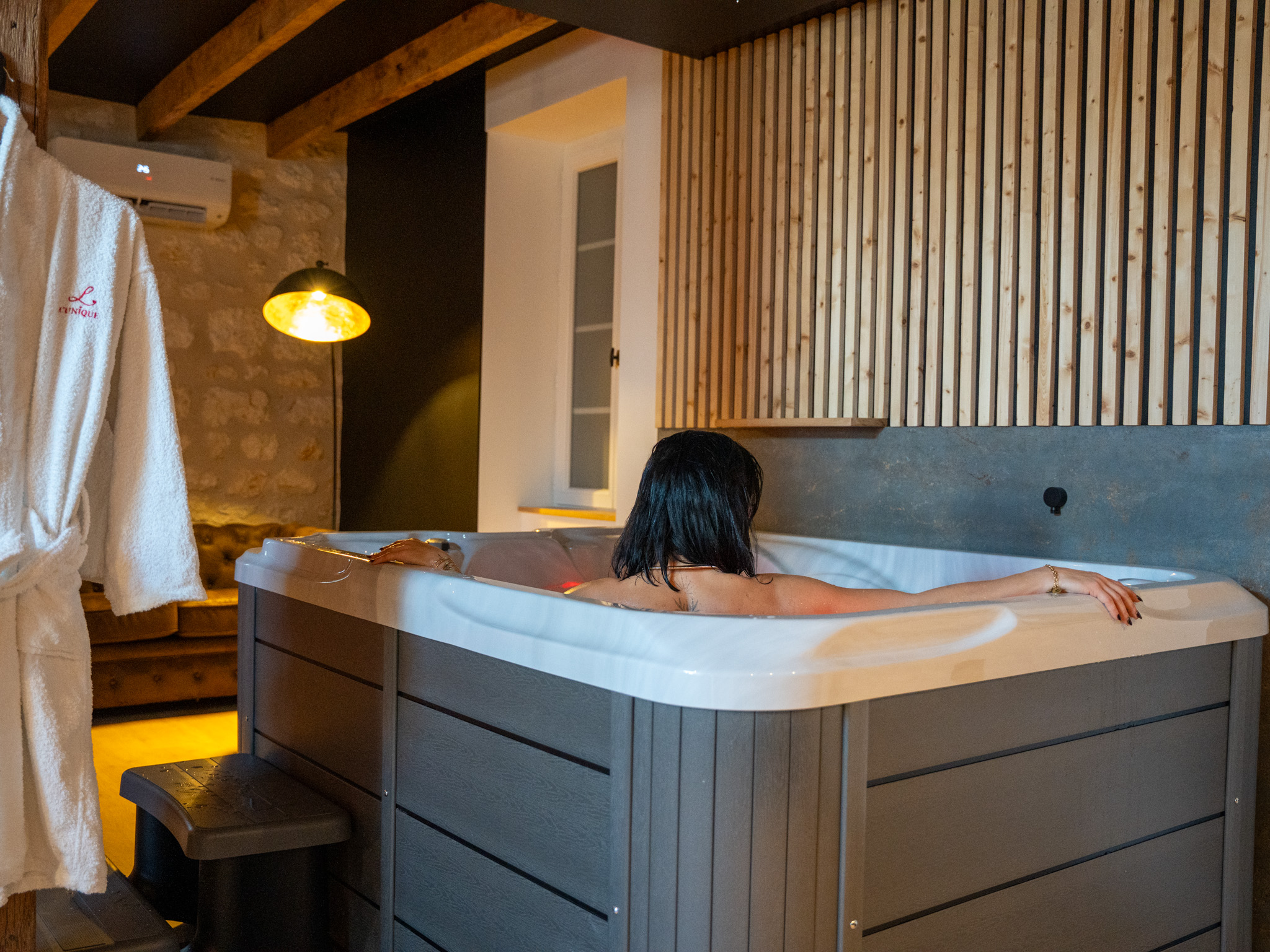 Modèle – Jacuzzi-3 – Copie